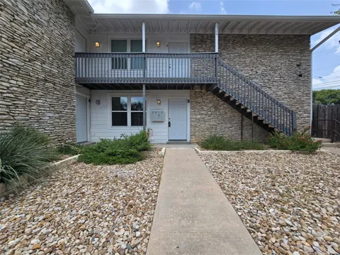 2504 Manor Circle #B