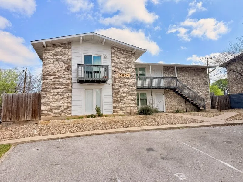 2504 Manor Circle #B Austin, TX 78723