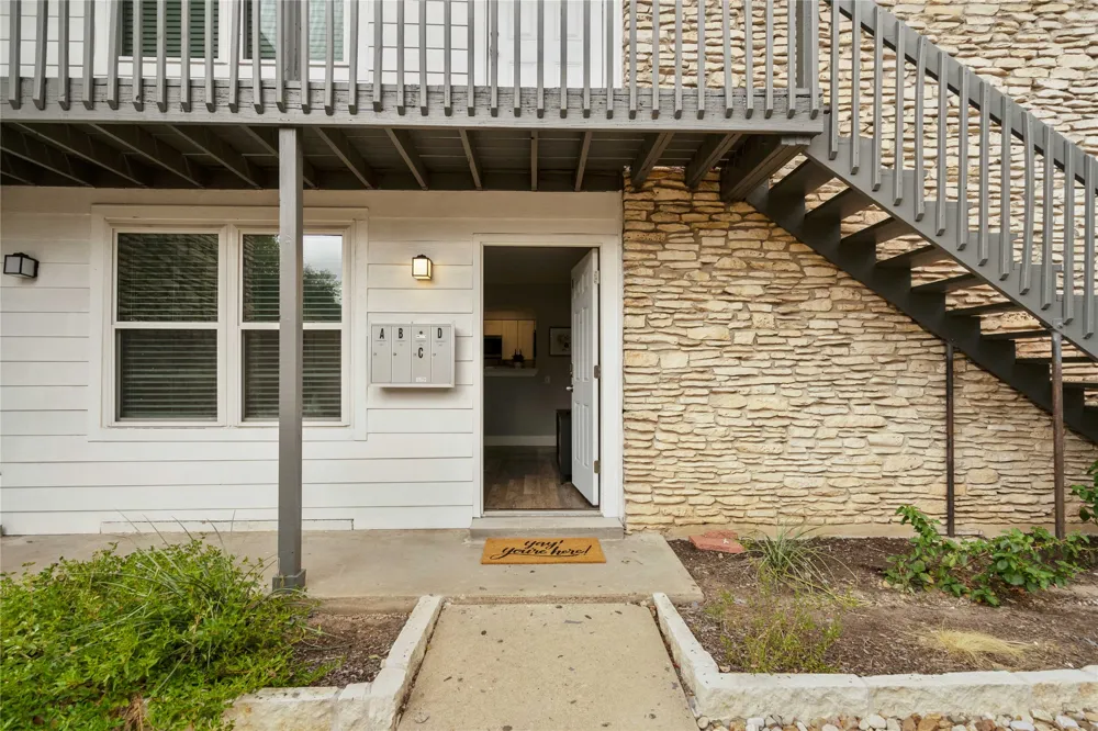 2504 Manor Circle #B Austin, TX 78723