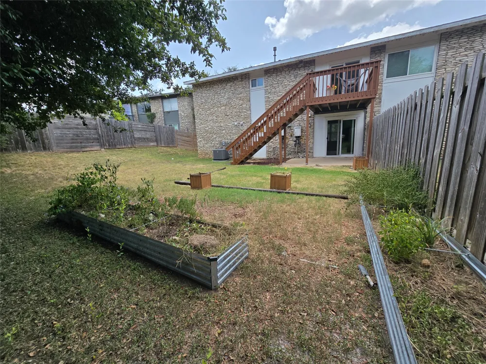 2504 Manor Circle #B Austin, TX 78723