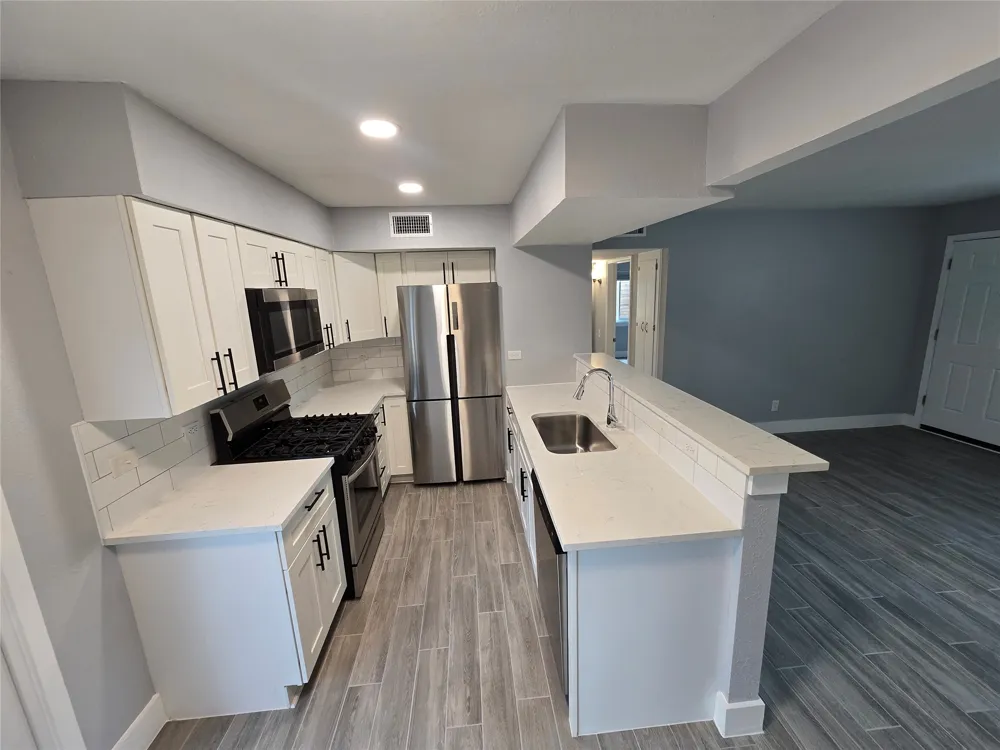 2504 Manor Circle #B Austin, TX 78723