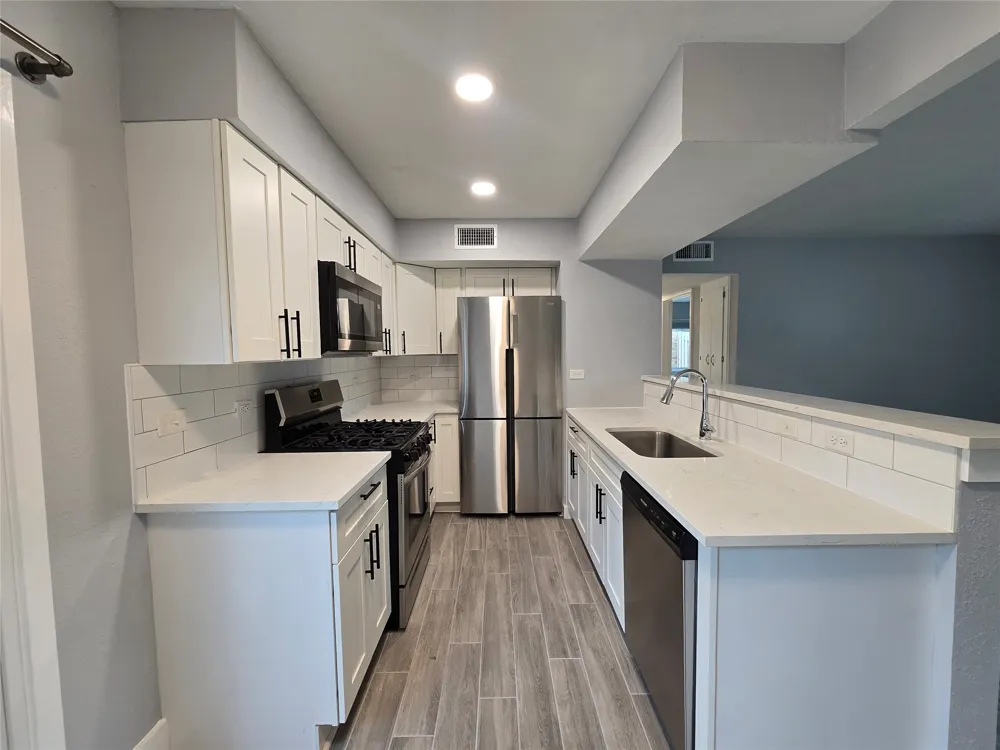 2504 Manor Circle #B Austin, TX 78723