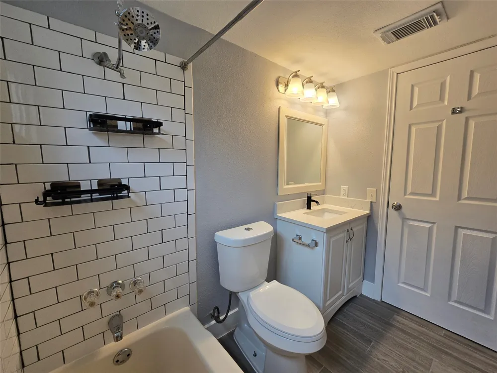 2504 Manor Circle #B Austin, TX 78723