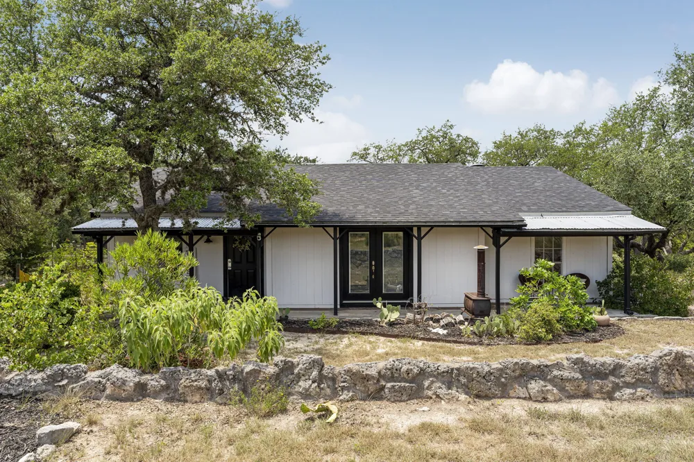 2591 Spring Valley Drive Dripping Springs, TX 78620