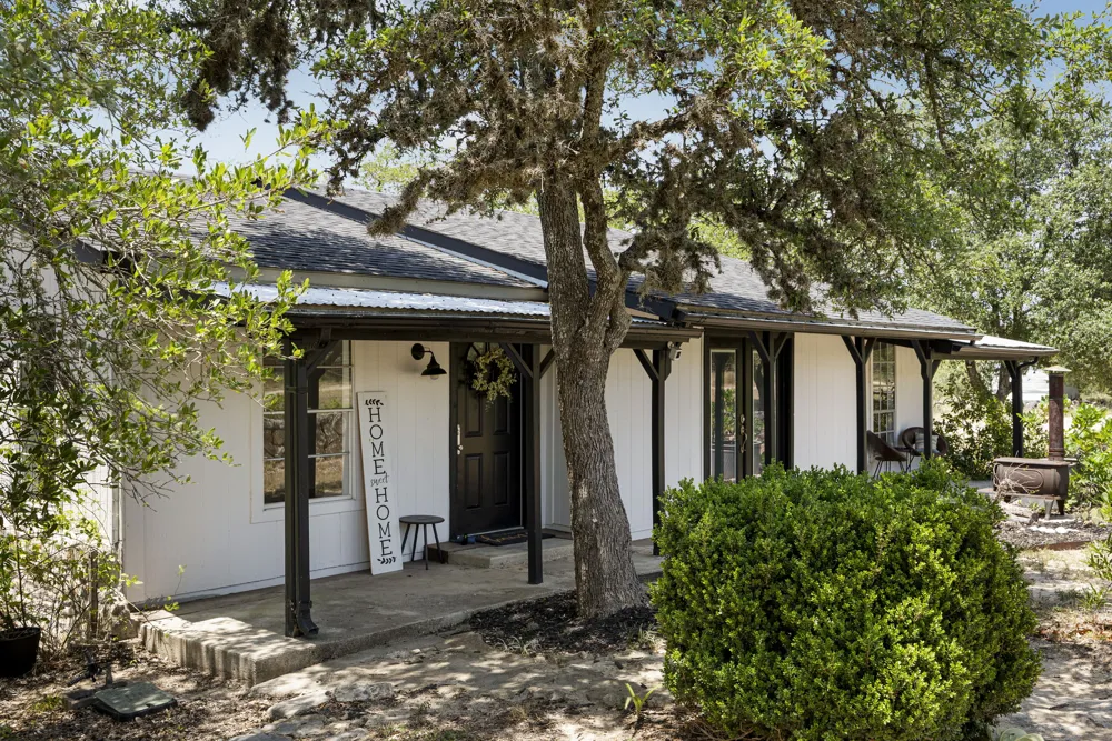 2591 Spring Valley Drive Dripping Springs, TX 78620
