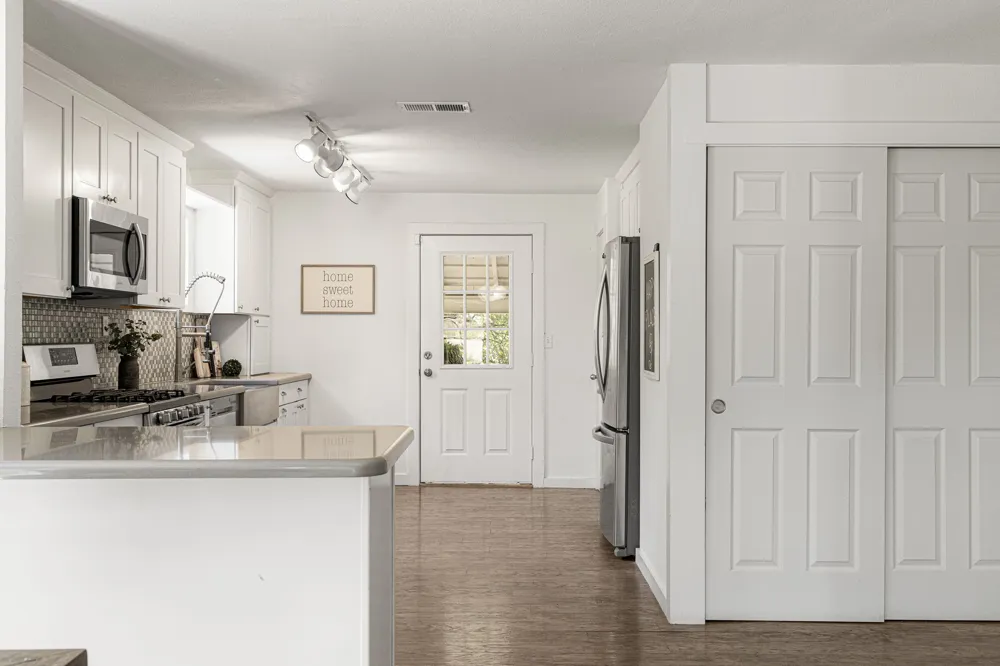 2591 Spring Valley Drive Dripping Springs, TX 78620