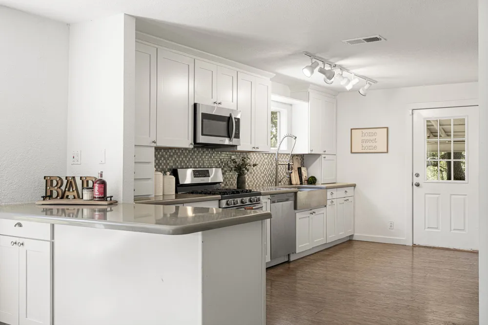 2591 Spring Valley Drive Dripping Springs, TX 78620