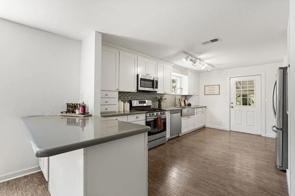 2591 Spring Valley Drive Dripping Springs, TX 78620
