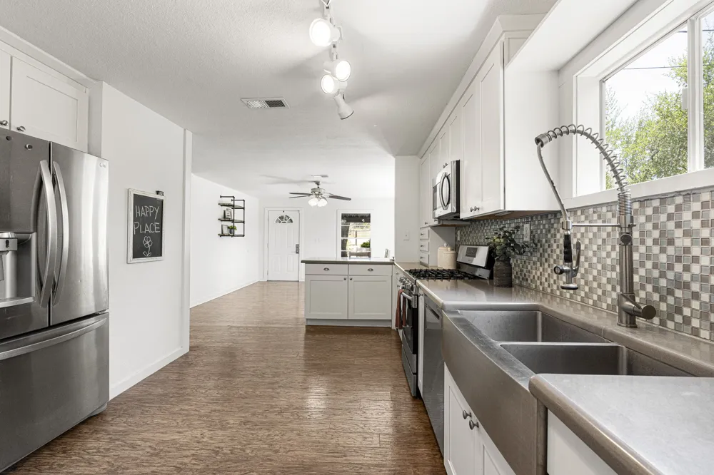 2591 Spring Valley Drive Dripping Springs, TX 78620