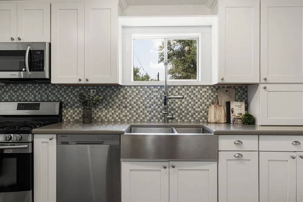 2591 Spring Valley Drive Dripping Springs, TX 78620