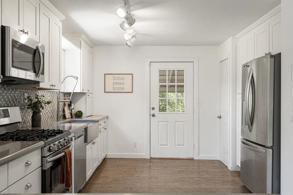 2591 Spring Valley Drive Dripping Springs, TX 78620