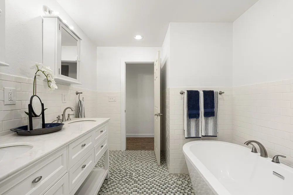 2591 Spring Valley Drive Dripping Springs, TX 78620