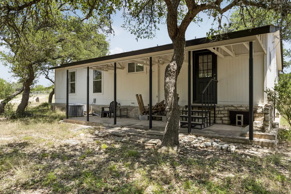 2591 Spring Valley Drive Dripping Springs, TX 78620