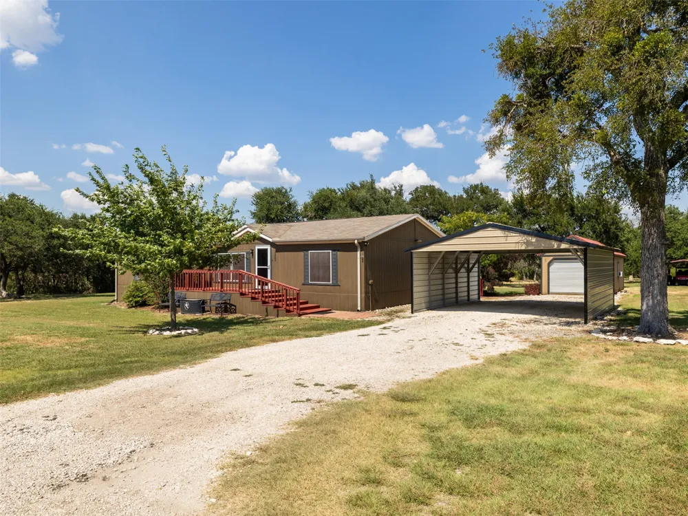 1320 HWY 138 Florence, TX 76527