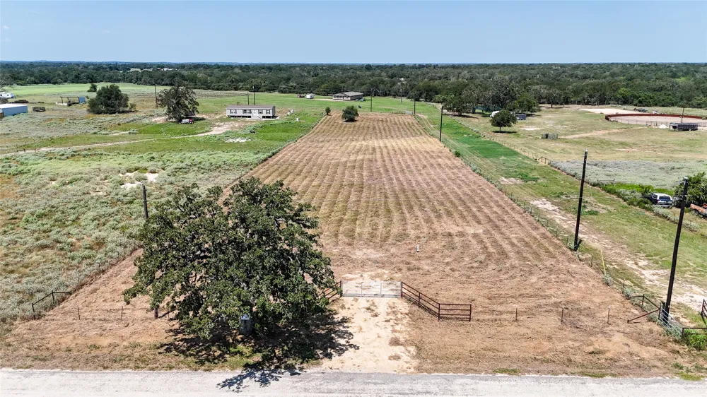 8150 Old Colony Line Road Dale, TX 78616