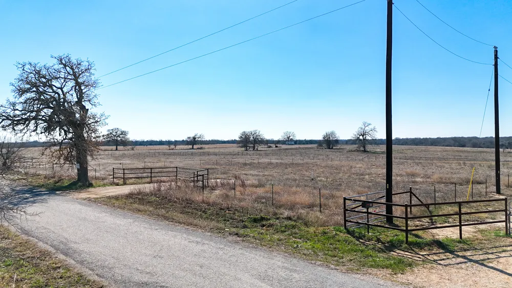 8150 Old Colony Line Road Dale, TX 78616
