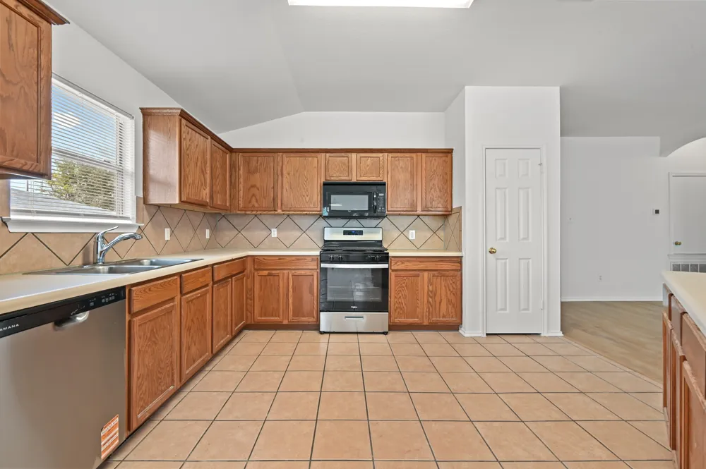 123 Loon Lake Drive Kyle, TX 78640