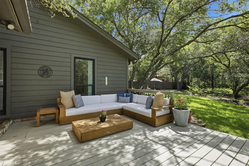 208 Phlox Drive Lakeway, TX 78734