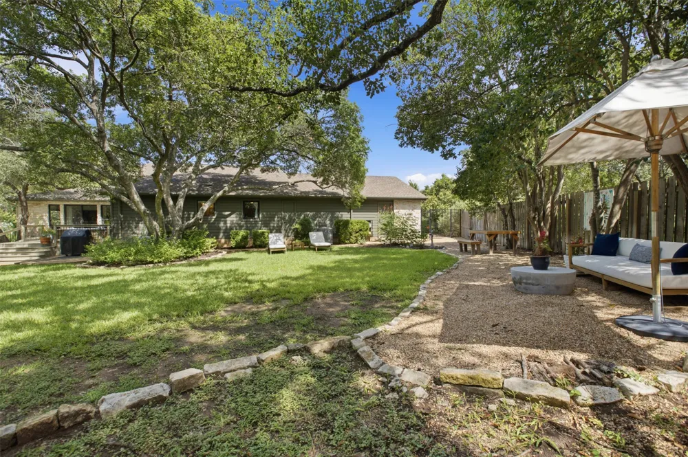 208 Phlox Drive Lakeway, TX 78734