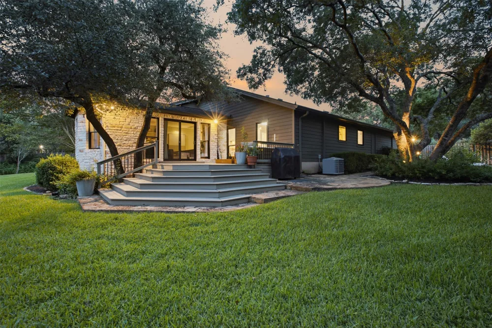 208 Phlox Drive Lakeway, TX 78734