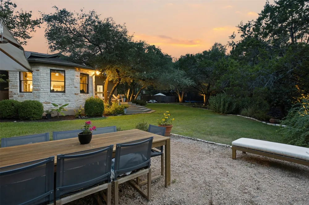 208 Phlox Drive Lakeway, TX 78734