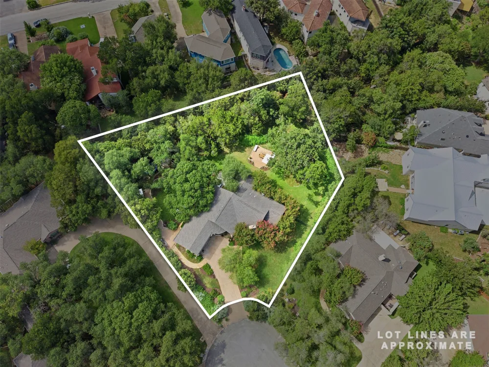 208 Phlox Drive Lakeway, TX 78734