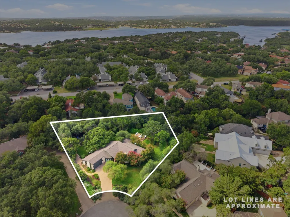208 Phlox Drive Lakeway, TX 78734