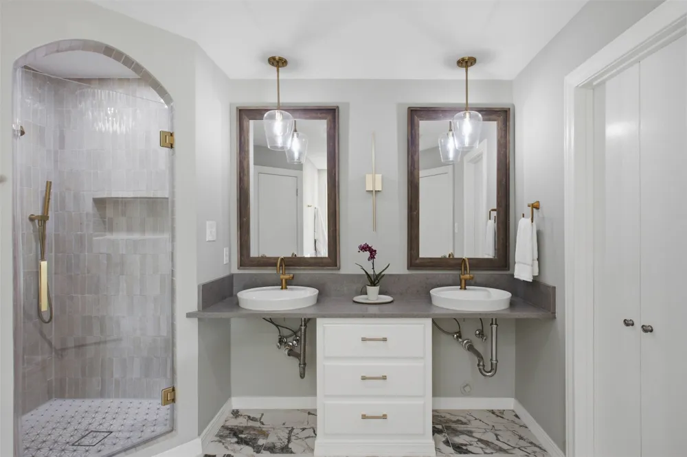 208 Phlox Drive Lakeway, TX 78734