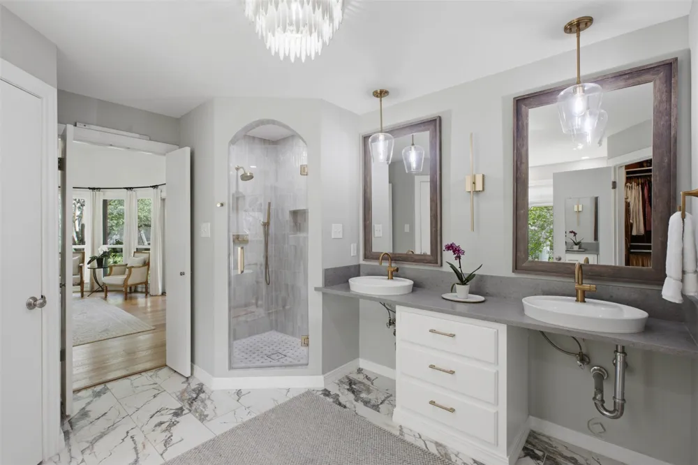 208 Phlox Drive Lakeway, TX 78734