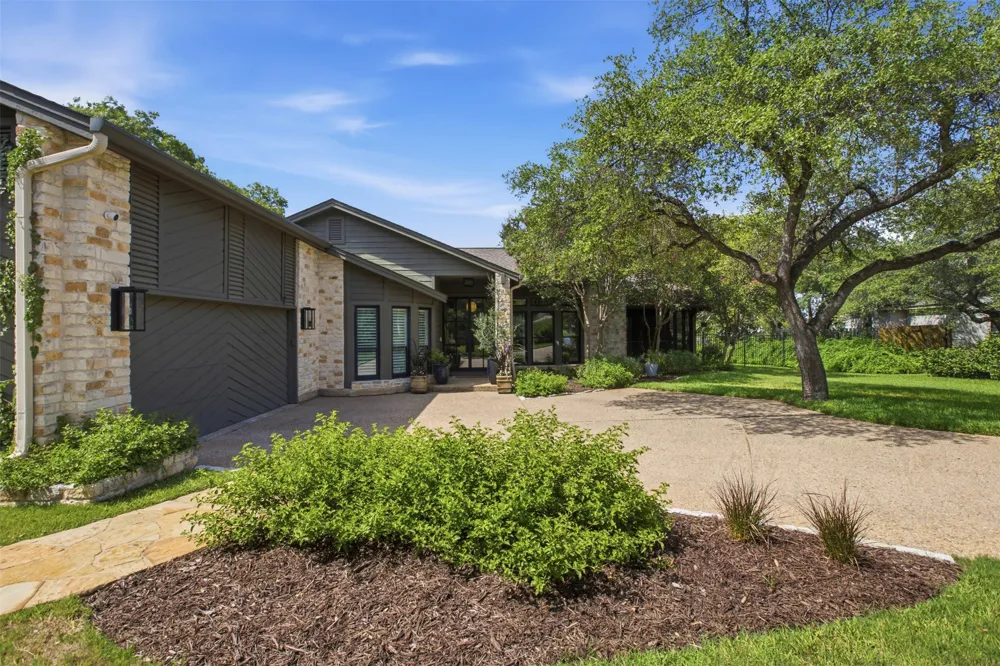 208 Phlox Drive Lakeway, TX 78734