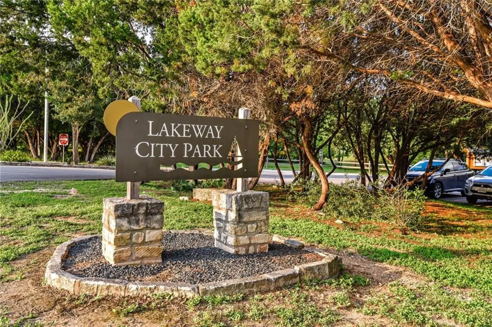 208 Phlox Drive Lakeway, TX 78734