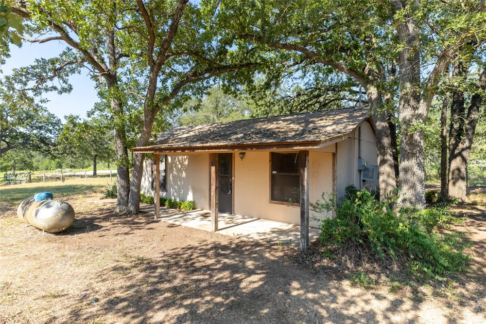 2173 County Road 434 Loop Rockdale, TX 76567