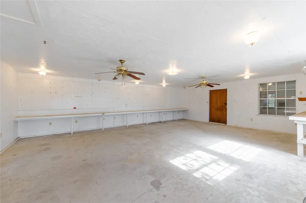 2173 County Road 434 Loop Rockdale, TX 76567