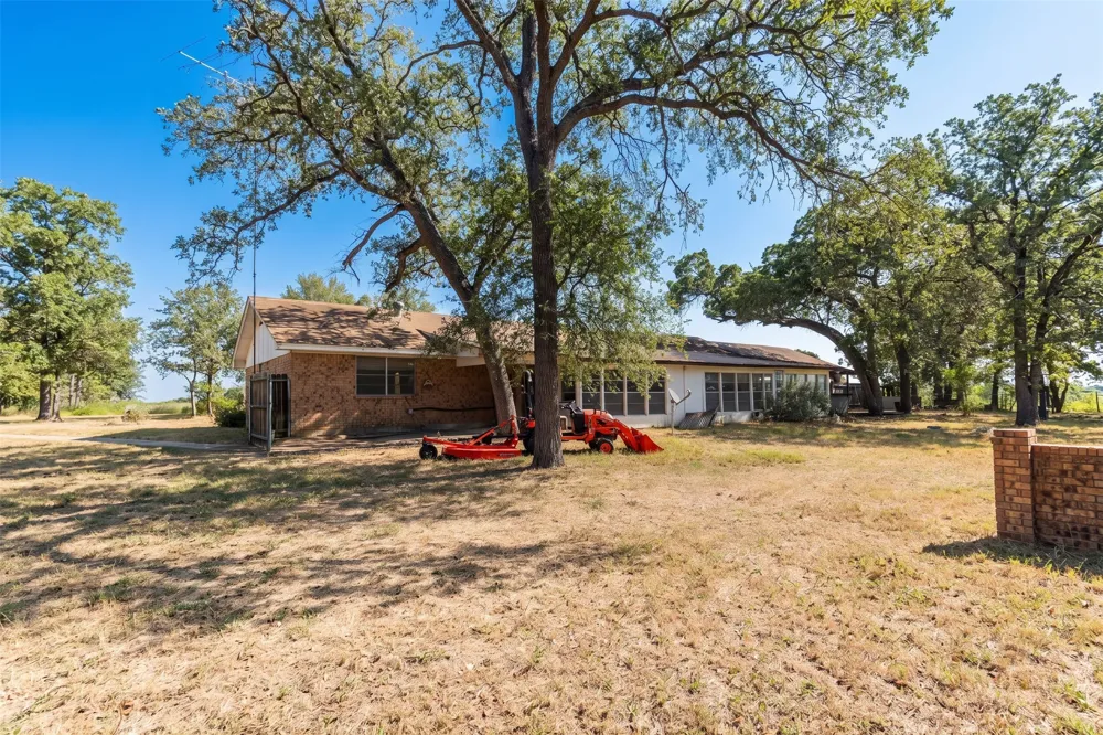 2173 County Road 434 Loop Rockdale, TX 76567