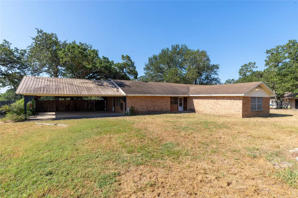 2173 County Road 434 Loop Rockdale, TX 76567