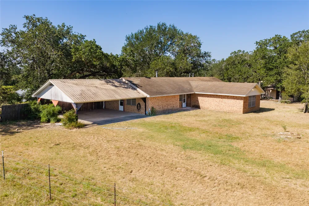 2173 County Road 434 Loop Rockdale, TX 76567