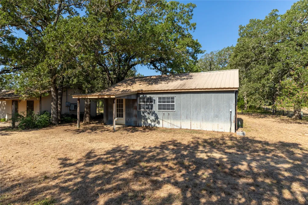 2173 County Road 434 Loop Rockdale, TX 76567