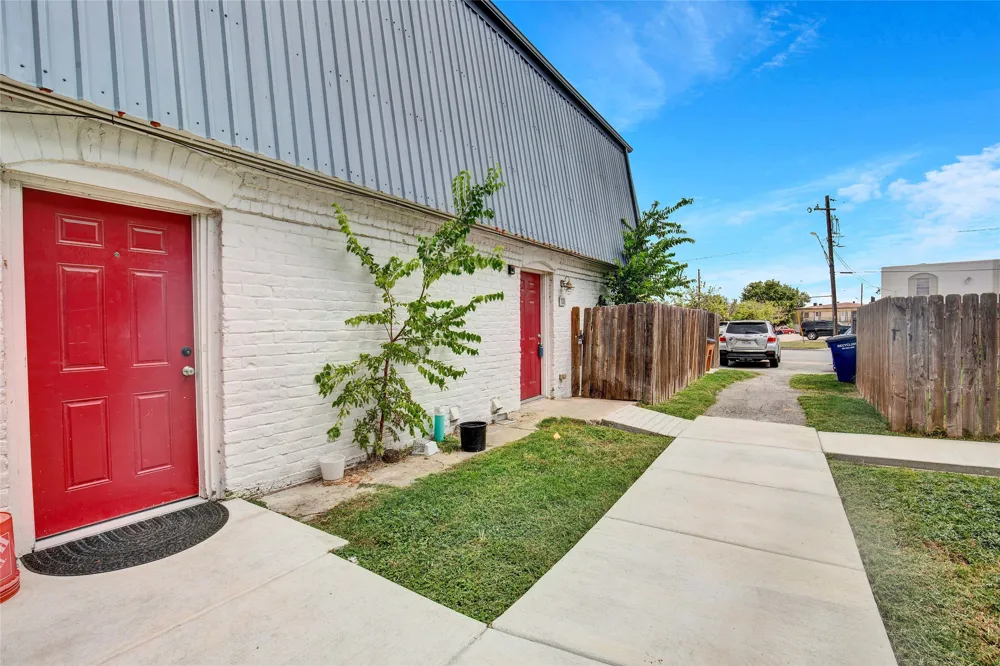 7204 Twin Crest Drive #101 Austin, TX 78752