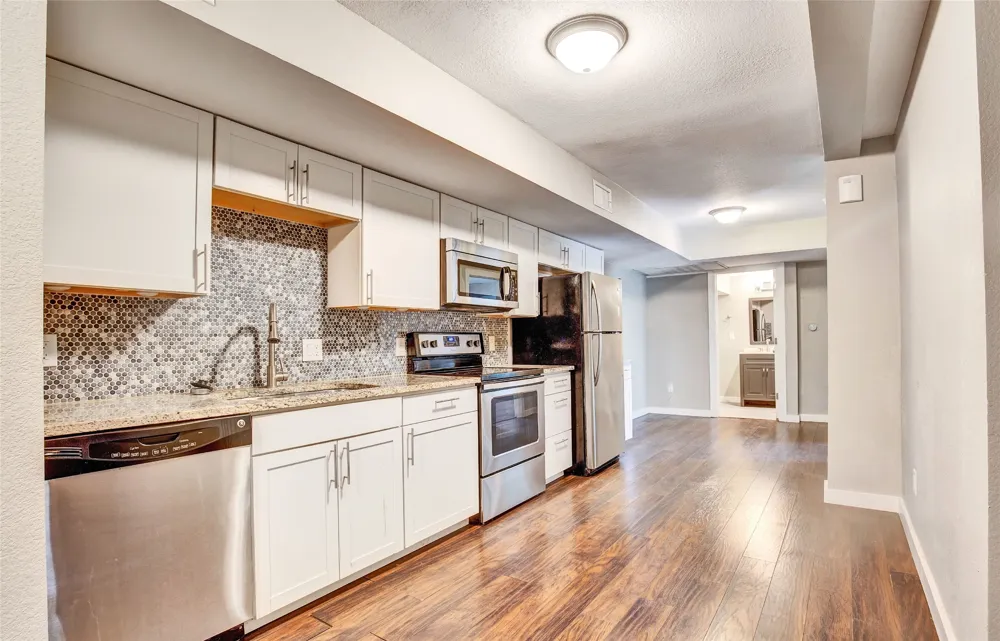 7204 Twin Crest Drive #101 Austin, TX 78752