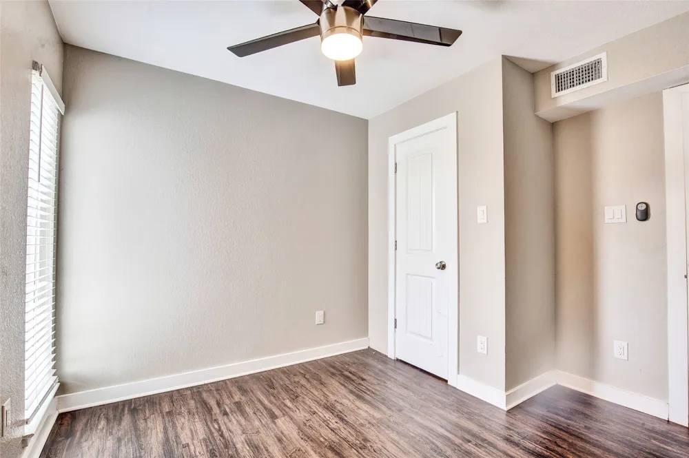 7204 Twin Crest Drive #101 Austin, TX 78752