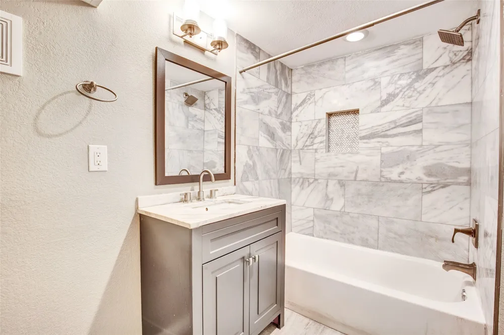 7204 Twin Crest Drive #101 Austin, TX 78752