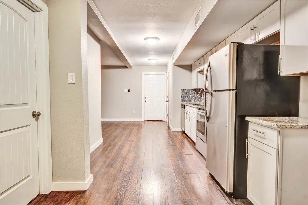 7204 Twin Crest Drive #101 Austin, TX 78752