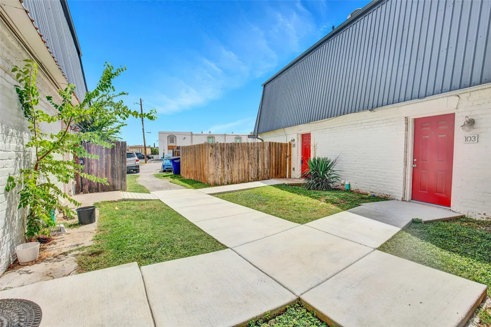 7204 Twin Crest Drive #101 Austin, TX 78752
