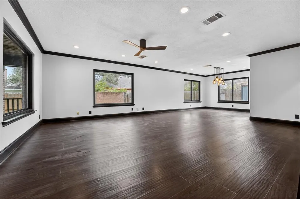 8409 Nairn Drive Austin, TX 78749
