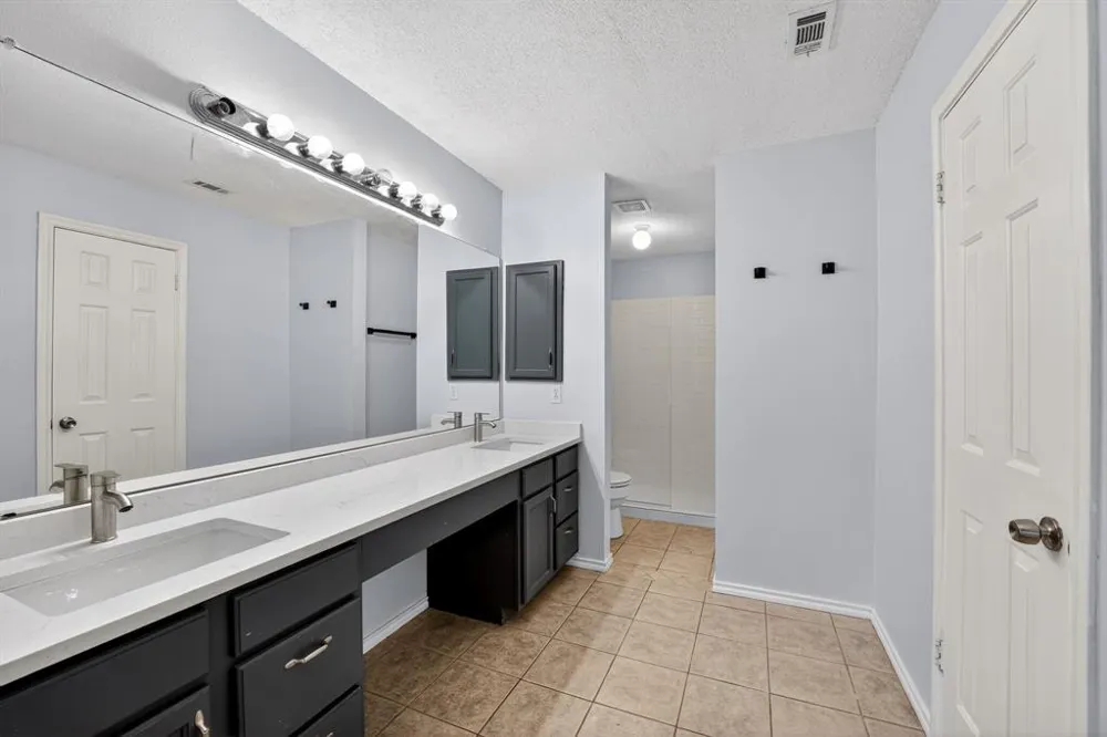 8409 Nairn Drive Austin, TX 78749