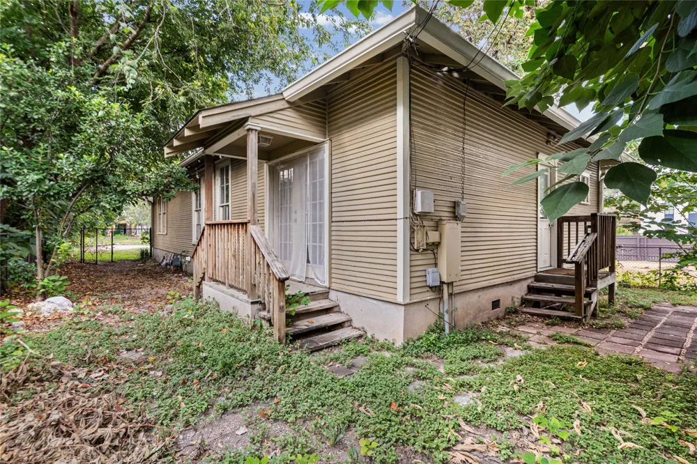 1202 E 13th Street #A Austin, TX 78702