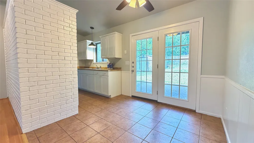 5213 Halmark Drive Austin, TX 78723