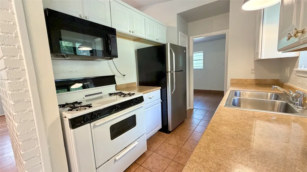 5213 Halmark Drive Austin, TX 78723