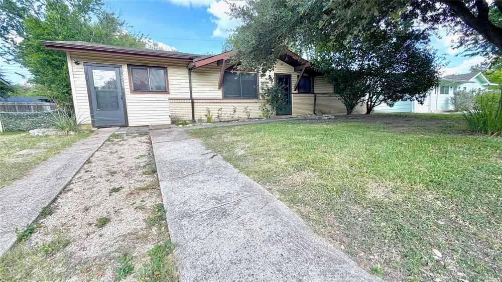 5213 Halmark Drive Austin, TX 78723