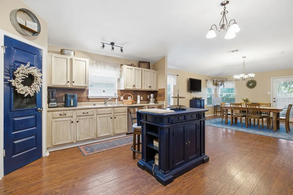 114 Creston Street Hutto, TX 78634